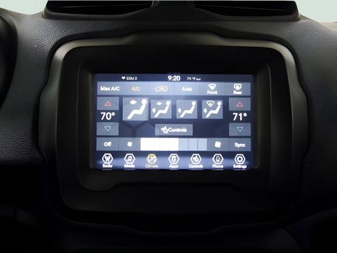 Used 2018 Jeep Renegade Latitude w/ Safety & Security Group image 21