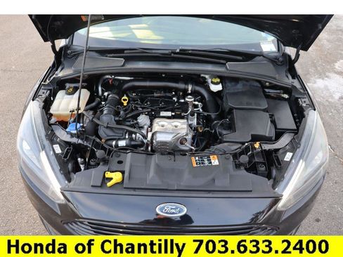 Used 2018 Ford Focus SE w/ SE Appearance Package image 33