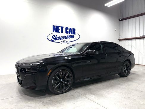 Used 2024 BMW 740i xDrive AWD/4WD image 8