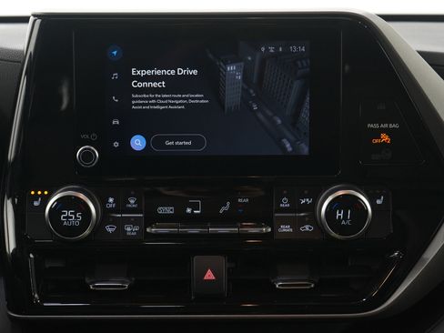 Used 2024 Toyota Highlander XLE image 20