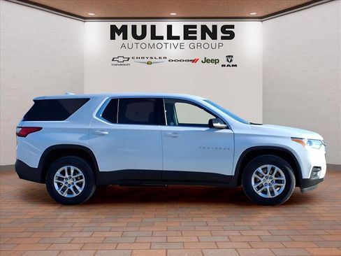 Used 2021 Chevrolet Traverse LS image 4