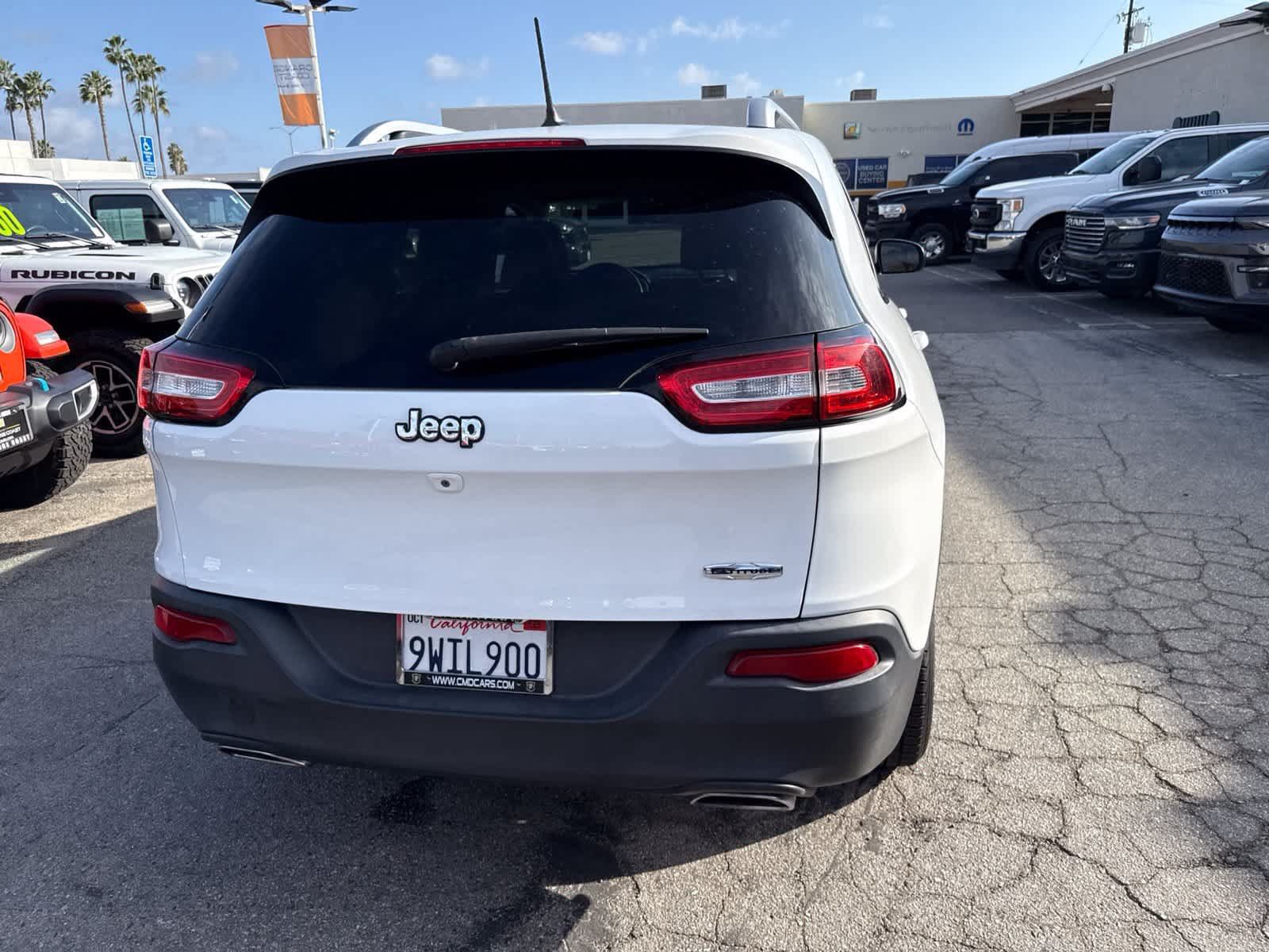 Used 2018 Jeep Cherokee Latitude FWD image 12