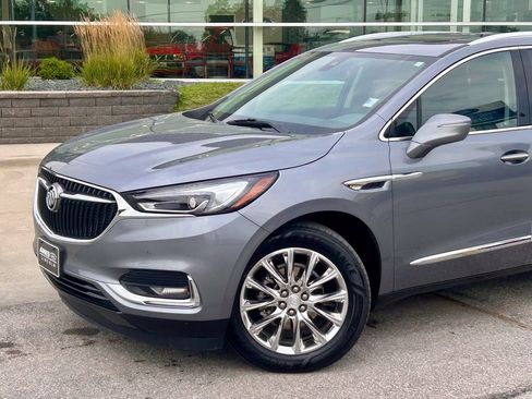 Used 2021 Buick Enclave Premium w/ Sun and Sites Package AWD/4WD image 2