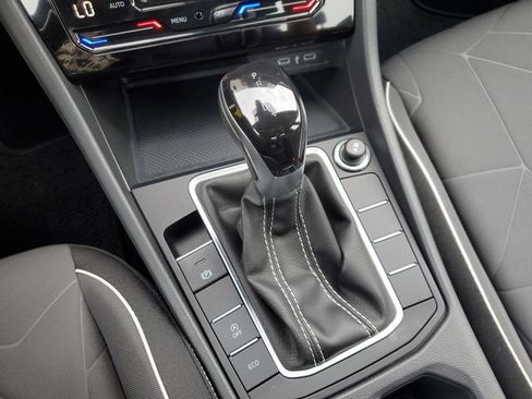 Certified 2025 Volkswagen Jetta Sport FWD image 33