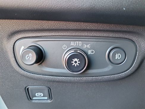 Used 2021 GMC Terrain SLT image 17