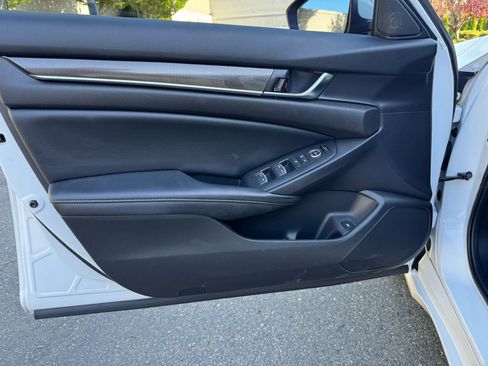 Used 2018 Honda Accord Sport image 41