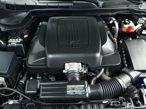Used 2009 Pontiac G8 w/ Premium Package image 3