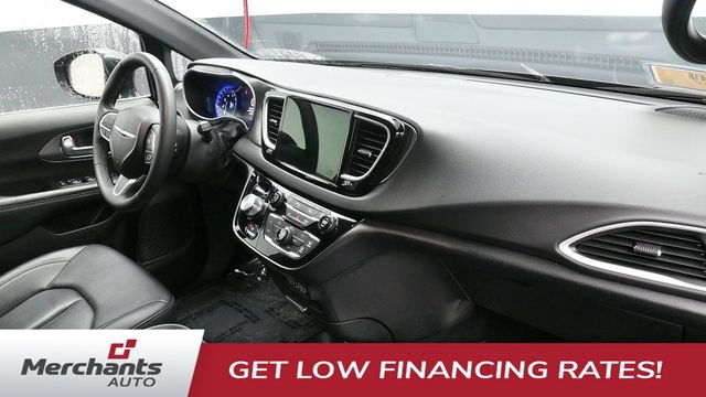 Used 2025 Chrysler Pacifica Select FWD image 16