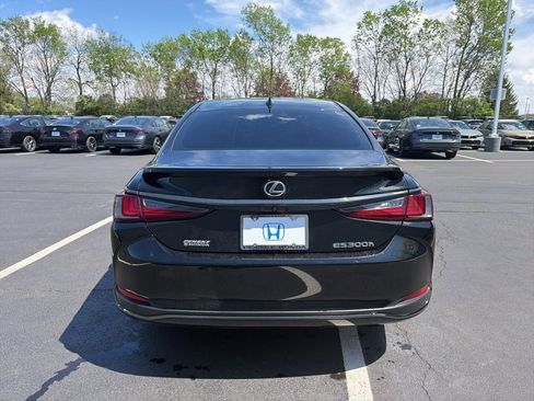 Used 2025 Lexus ES 300h F Sport w/ Accessory Package (Z1) image 4