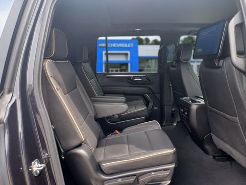 Used 2025 Chevrolet Suburban Premier AWD/4WD image 30