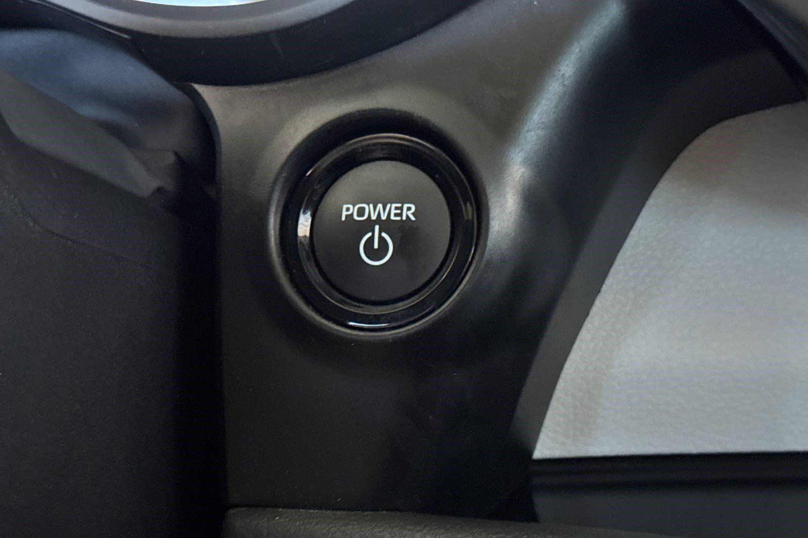 Used 2025 Toyota Sienna XLE FWD image 17