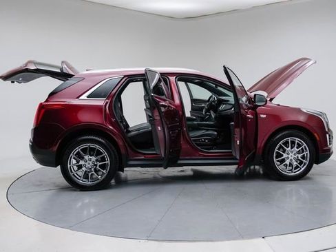 Used 2017 Cadillac XT5 Platinum w/ Driver Assist Package AWD/4WD image 14