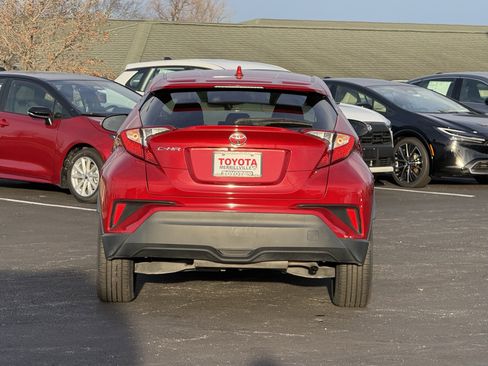 Used 2021 Toyota C-HR XLE image 8