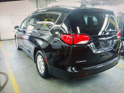 Used 2020 Chrysler Voyager Lxi image 3