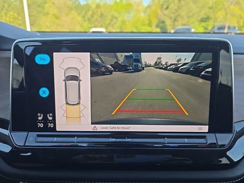 Used 2024 Volkswagen Atlas SE image 24