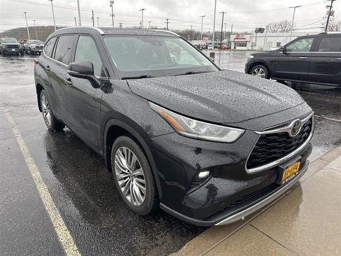 Used 2021 Toyota Highlander Platinum AWD/4WD image 3