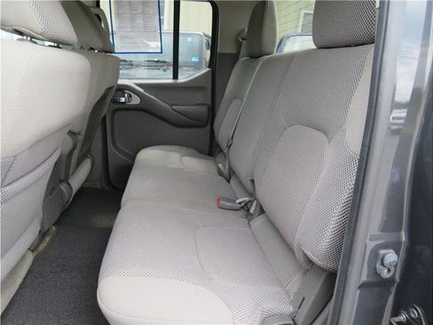 Used 2012 Nissan Frontier SV w/ SV Premium Utility Pkg AWD/4WD image 6