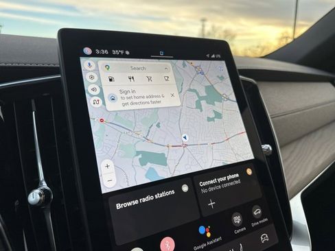 Certified 2025 Volvo XC90 B5 Plus image 24