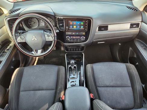 Used 2018 Mitsubishi Outlander SE image 25