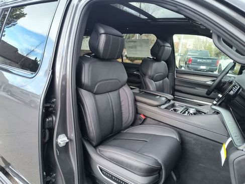 New 2026 Jeep Grand Wagoneer Summit w/ Premium Group III image 26