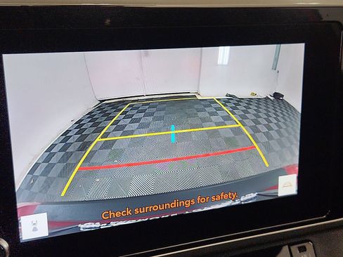 Used 2025 Toyota Camry SE w/ Convenience Package image 15