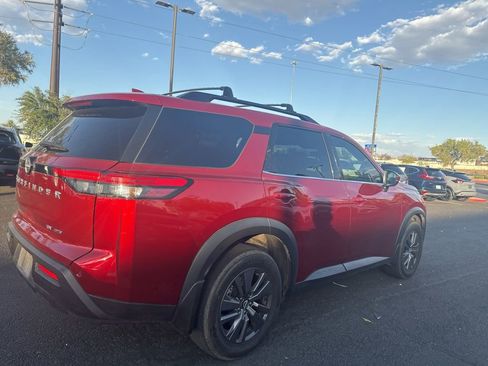 Used 2024 Nissan Pathfinder SV AWD/4WD image 7