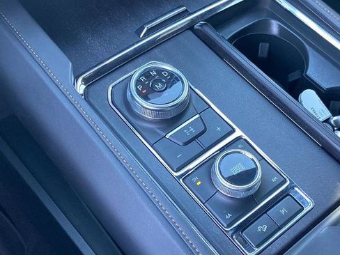 Used 2024 Ford Expedition Platinum image 11