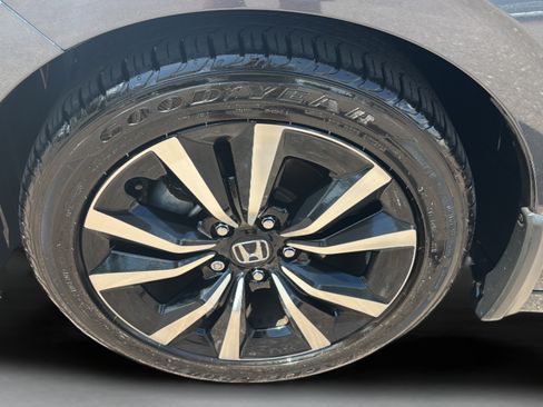 Certified 2024 Honda Civic EX-L image 9