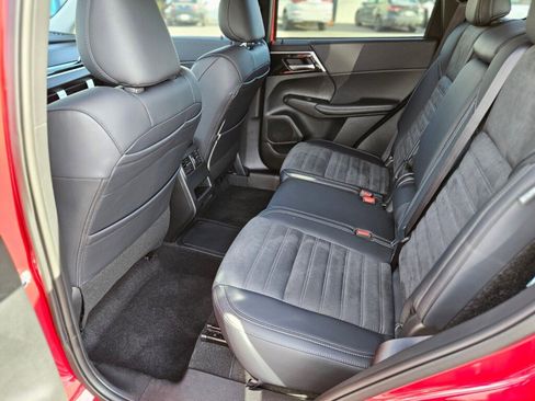 New 2025 Mitsubishi Outlander SE image 15