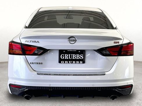 Used 2023 Nissan Altima 2.5 SR FWD image 5