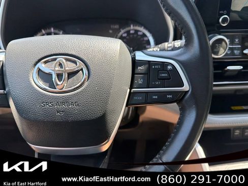 Used 2023 Toyota Highlander XLE AWD/4WD image 34