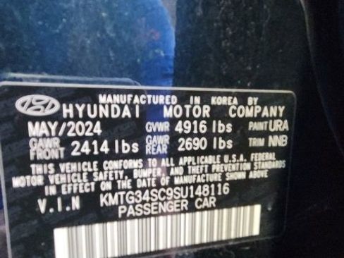 Used 2025 Genesis G70 2.5T image 13