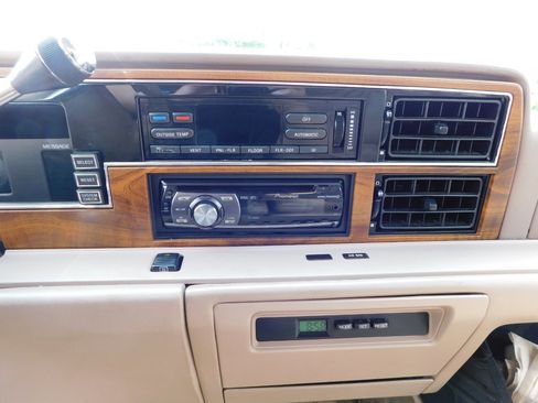 Used 1992 Lincoln Continental Executive image 24