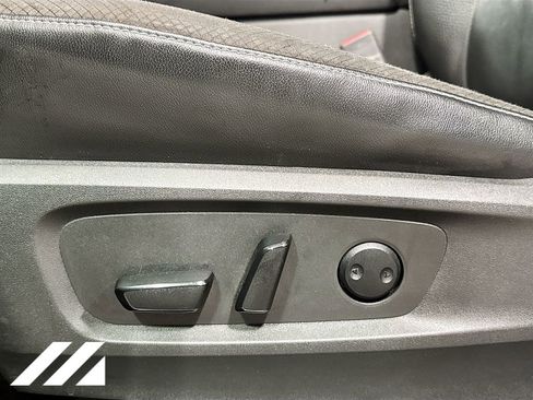 Used 2022 Nissan Pathfinder SL w/ SL Black Package AWD/4WD image 19