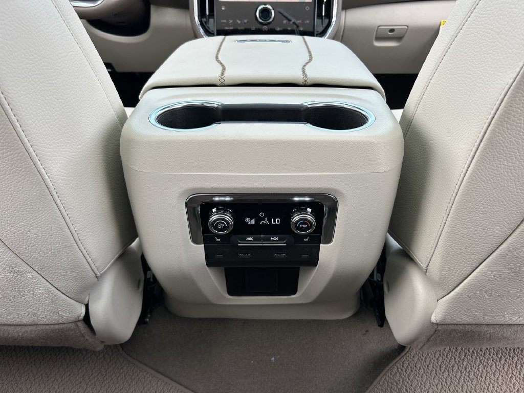 New 2026 GMC Yukon Denali w/ Denali Reserve Package AWD/4WD image 22
