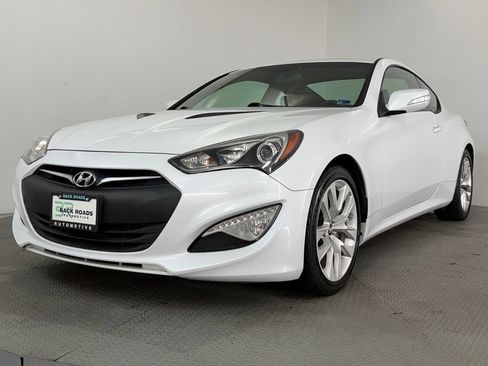 Used 2015 Hyundai Genesis 3.8 RWD image 3