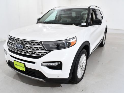 Used 2022 Ford Explorer Limited w/ Limited Technology Package image 2