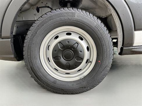 New 2025 Ford Transit 250 148 Medium Roof image 30