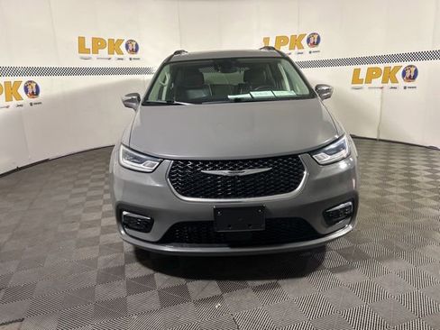 Used 2022 Chrysler Pacifica Limited FWD image 10