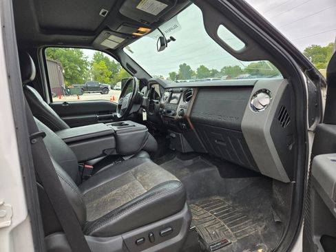Used 2011 Ford F250 Lariat w/ Chrome Pkg image 12