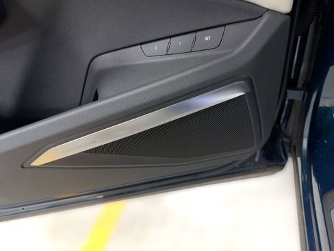 Used 2022 Audi e-tron Premium Plus w/ Premium Plus Package image 21