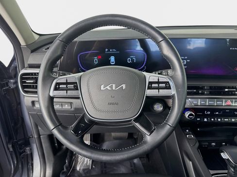 Certified 2025 Kia Telluride S image 12
