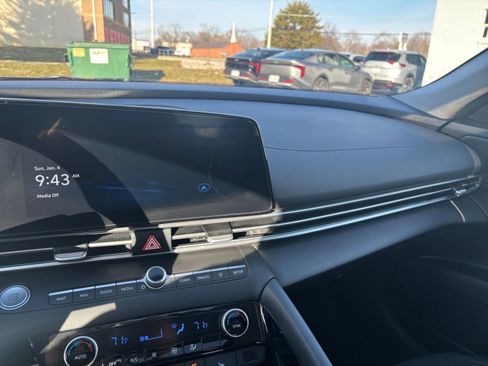 Used 2025 Hyundai Elantra SEL image 34