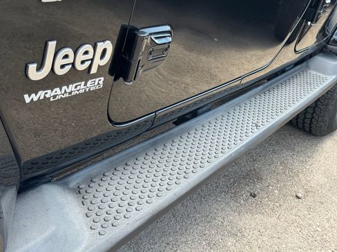 Used 2021 Jeep Wrangler Unlimited Sahara w/ Cold Weather Group AWD/4WD image 12