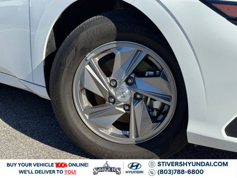 Certified 2025 Hyundai Elantra SE image 4