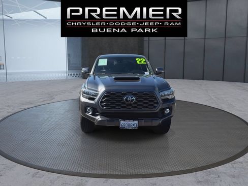 Used 2022 Toyota Tacoma TRD Sport w/ Technology Package RWD image 5