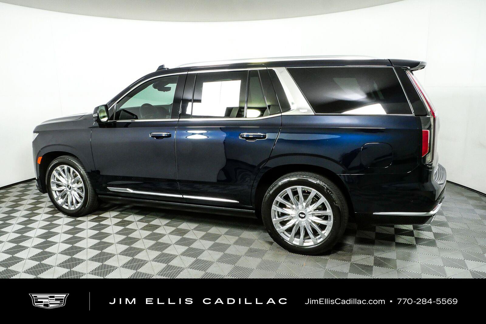 Used 2023 Cadillac Escalade Premium Luxury w/ Performance Package RWD image 31