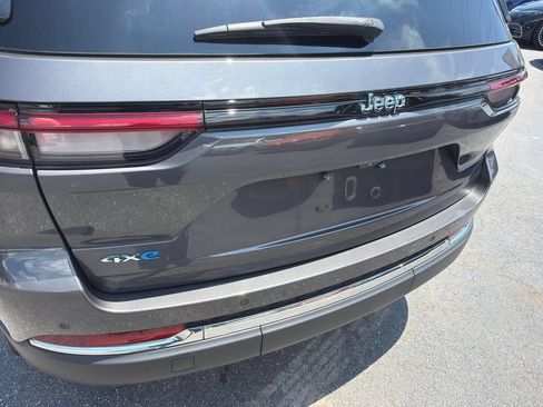 Used 2022 Jeep Grand Cherokee Limited 4xe w/ MOPAR Finishing Package AWD/4WD image 11