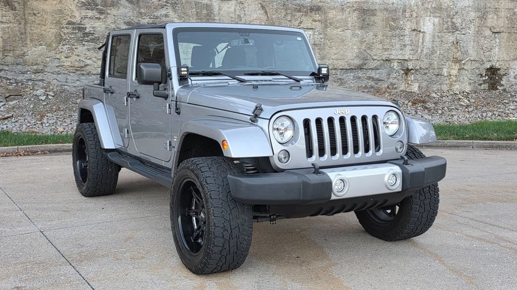 Used 2014 Jeep Wrangler Unlimited Sahara AWD/4WD image 3