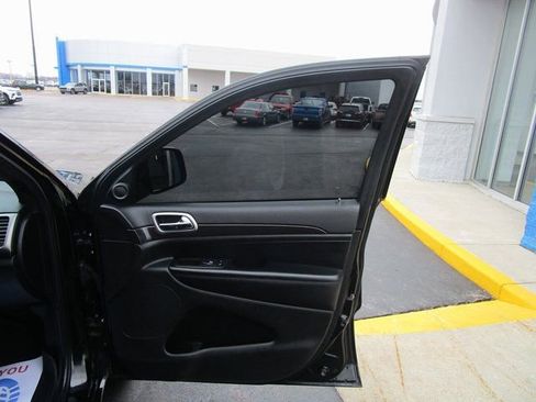 Used 2017 Jeep Grand Cherokee Altitude image 23